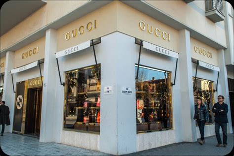 orari negozio gucci forte dei marmi